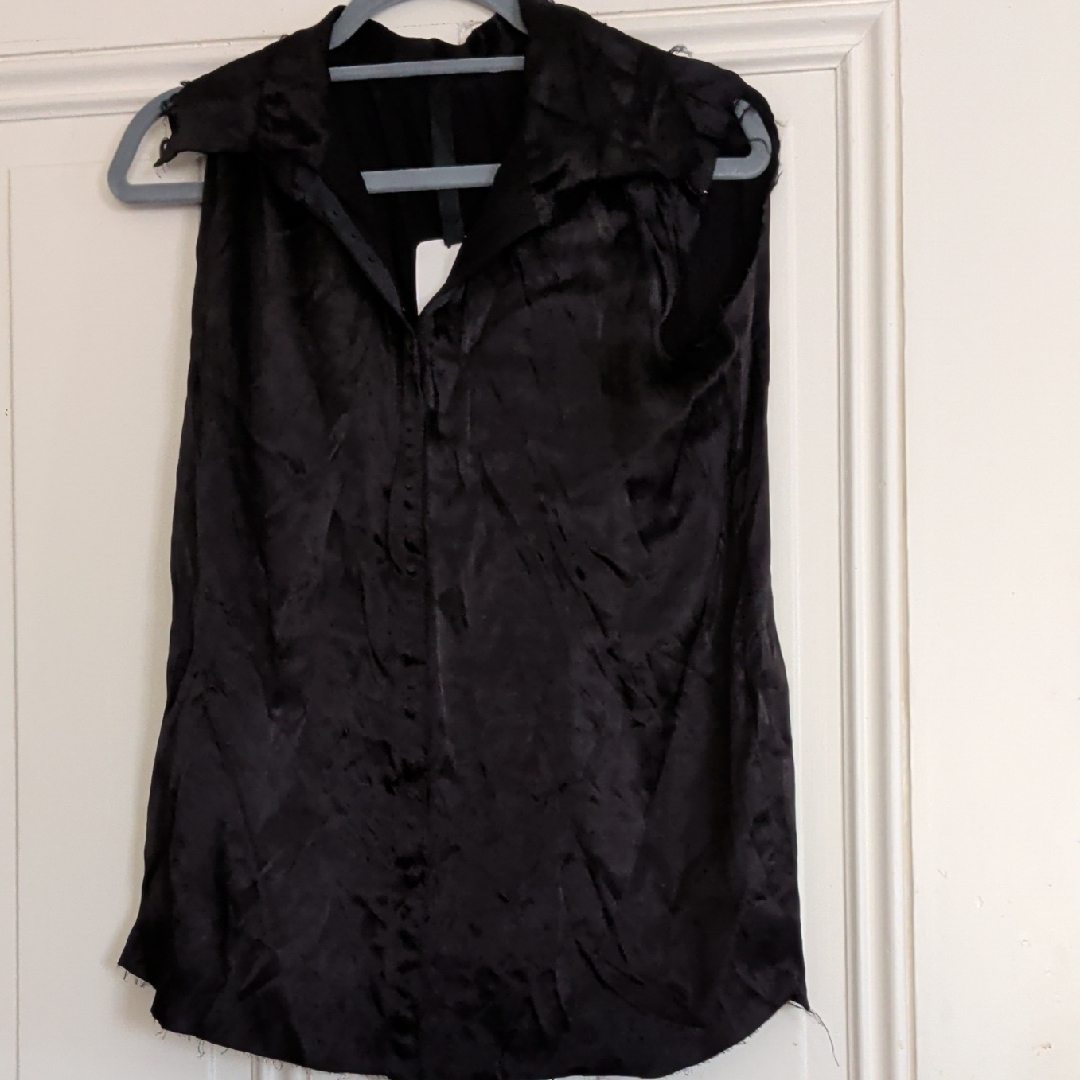 Sz 2 Nwt Jaga Elegant Black Sleeveless Raw Edge Top